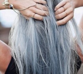 Stone-washed: This girl went for a stone-washed denim appearance with light-blue coloured strands