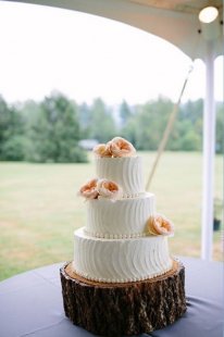 Textured buttercream frosting at weddings in 2016